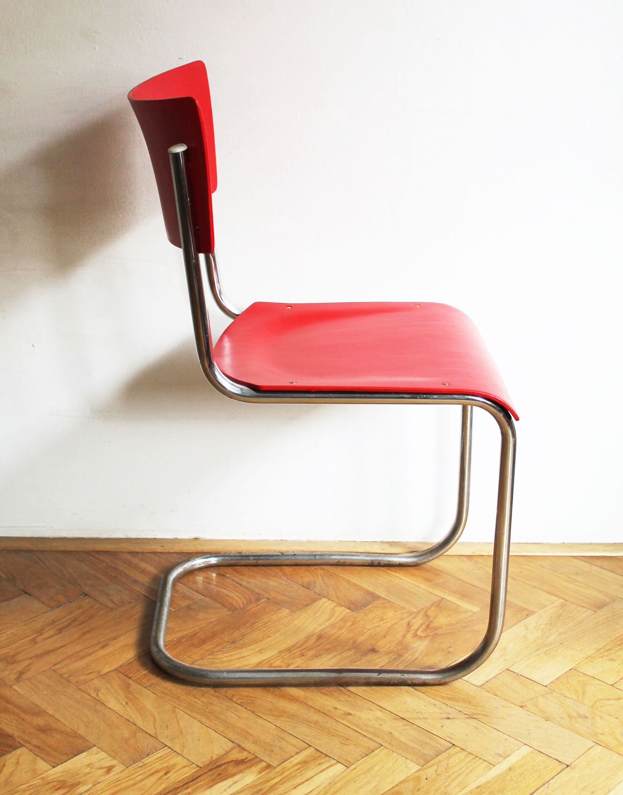 photo vinterior Bright Red 1950's Modernist Cantilevered Chair