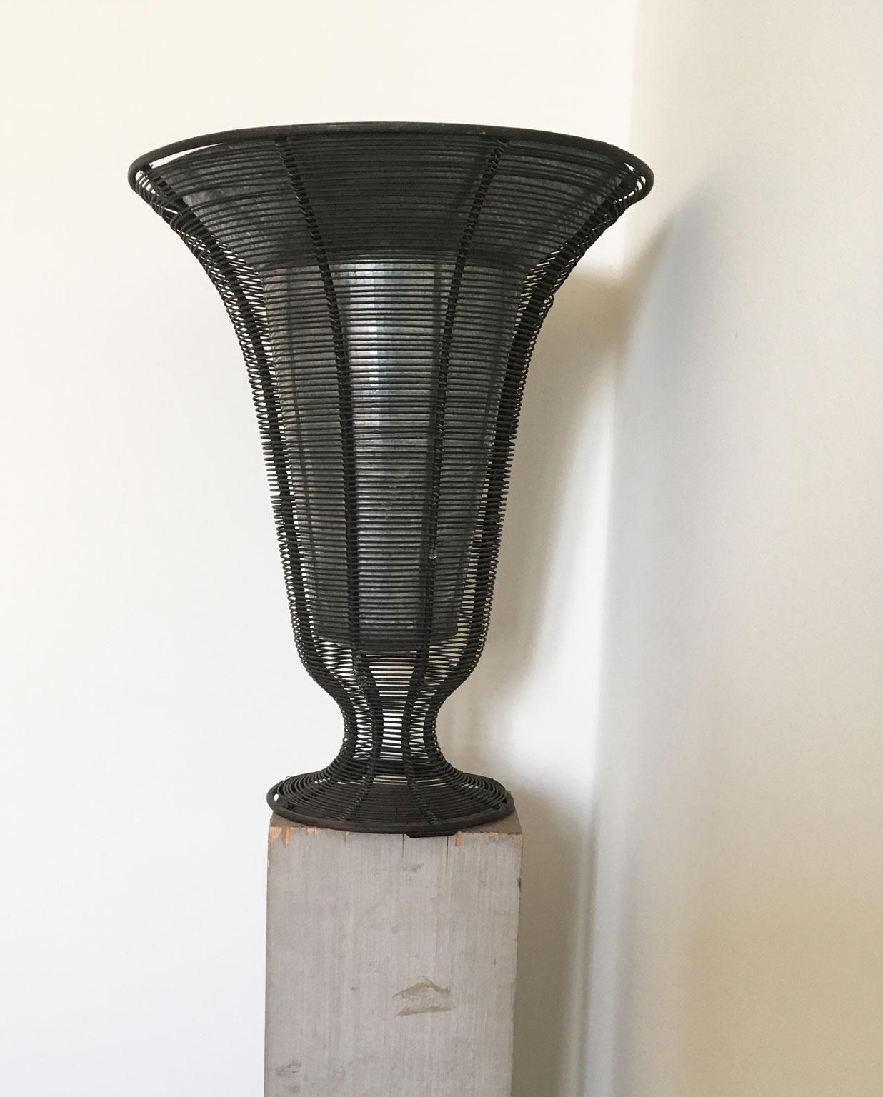 photo furniture France Iron Wire Minimalist Vase And Planter Bowl