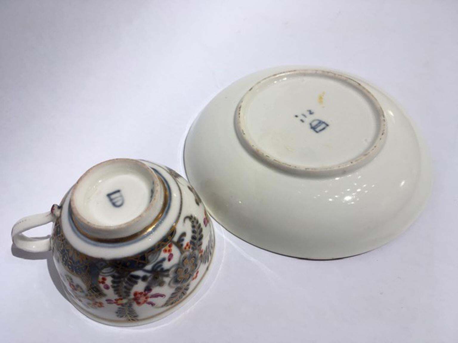 photo vintage Vienna Mid 19th Century Porcelain Cup With Dish White Red Blue And Gold
