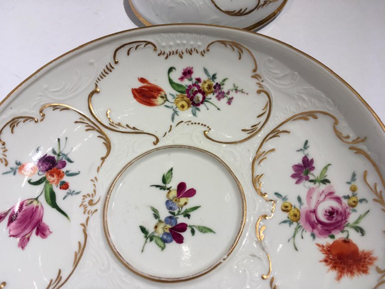 2552.0 Meissen Mid 19thcentury Golden Porcelain Covered Cup Multicolors Flower Drawings photo