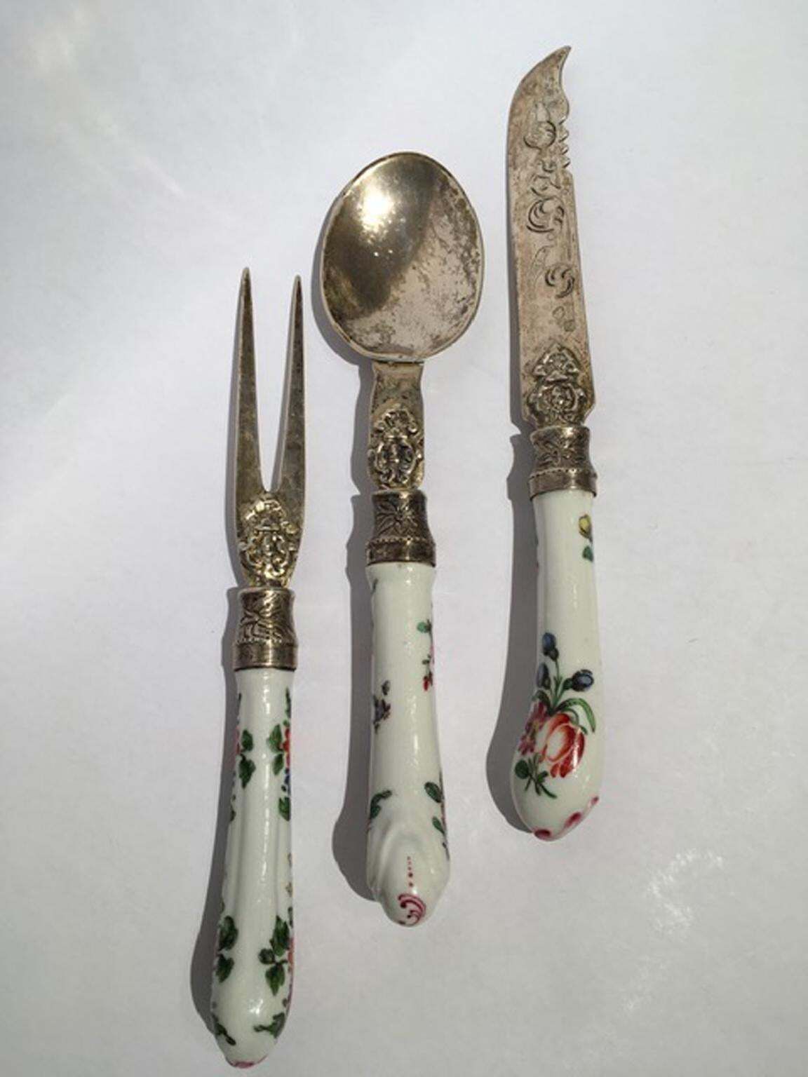 Early 19th Century Set Of 3 English Porcelain Cutleries photo buy