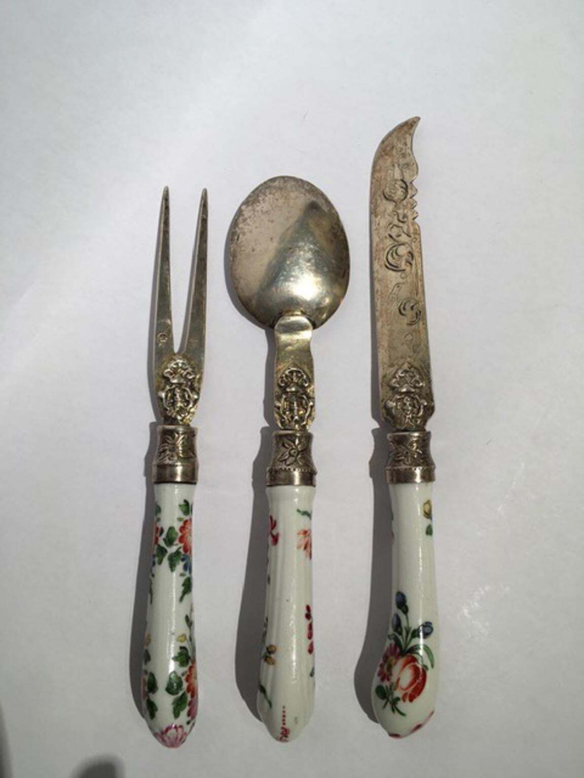 Early 19th Century Set Of 3 English Porcelain Cutleries photo vintage