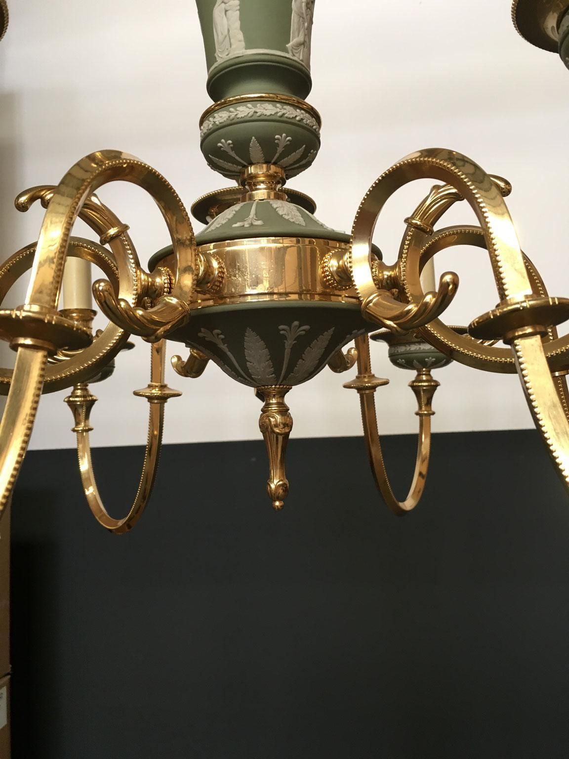 photo vintage 1970 Italy Hollywood Regency Style Green Porcelain And Brass Chandelier 9 Lights