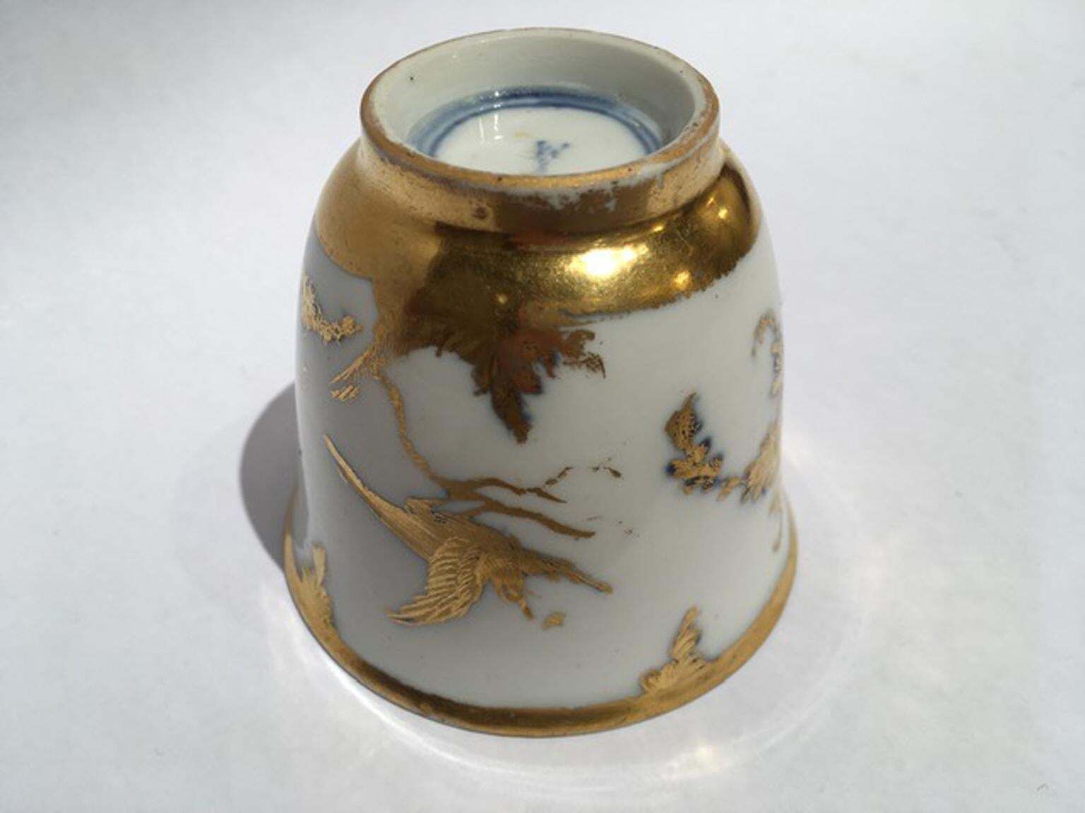 1022.0 Meissen Mid 18th Century Cup White Porcelain With Golden Drawings Japonese Style photo