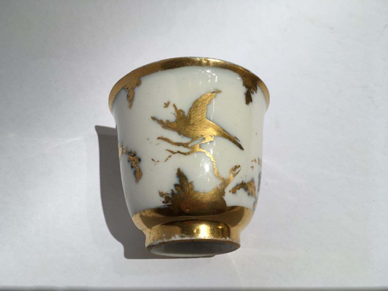 photo vinterior Meissen Mid 18th Century Cup White Porcelain With Golden Drawings Japonese Style