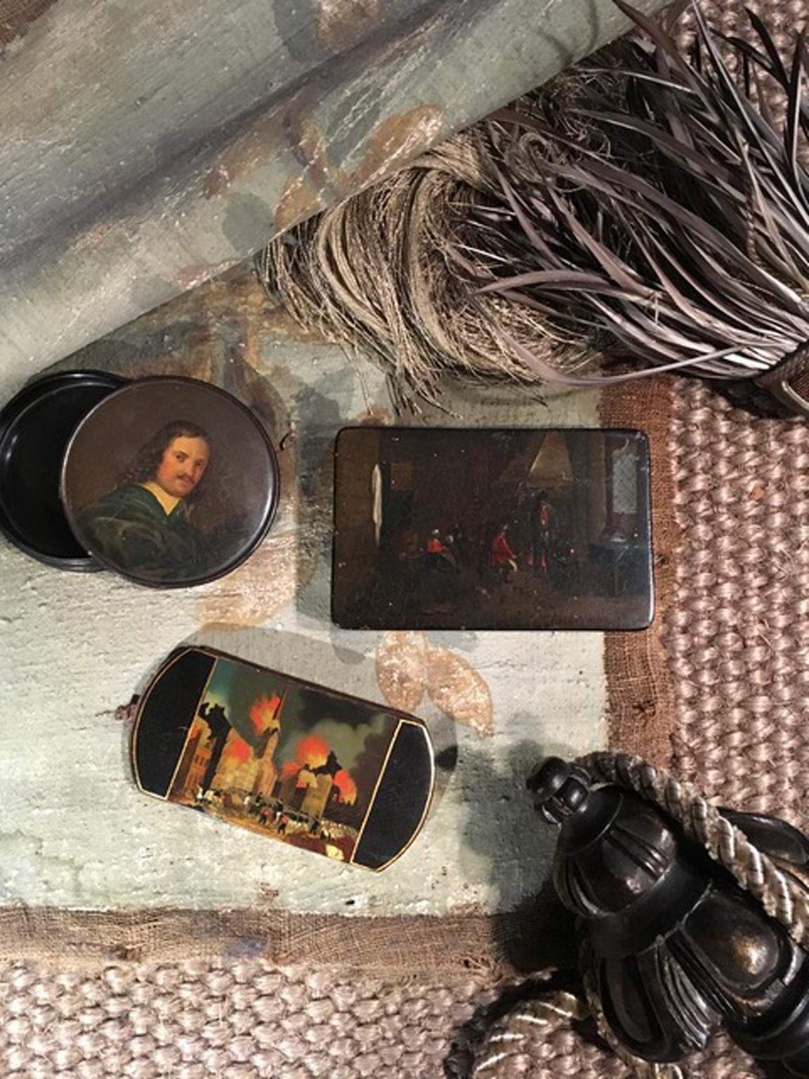 Mid 19th Century Decorative Lacquered Wooden Tobacco Snuff Box Black photo vintage