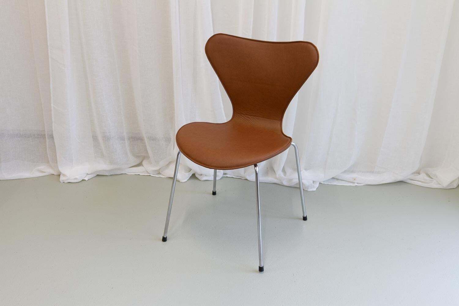 Series 7 Chair By Arne Jacobsen For Fritz Hansen, 2001. photo furniture
