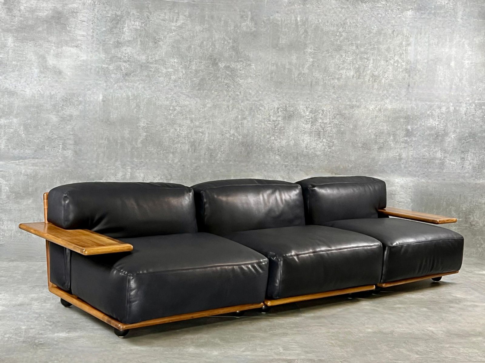 Late 20th Century Black Leather & Walnut Pianura Sectional Sofa By Mario Bellini photo furniture