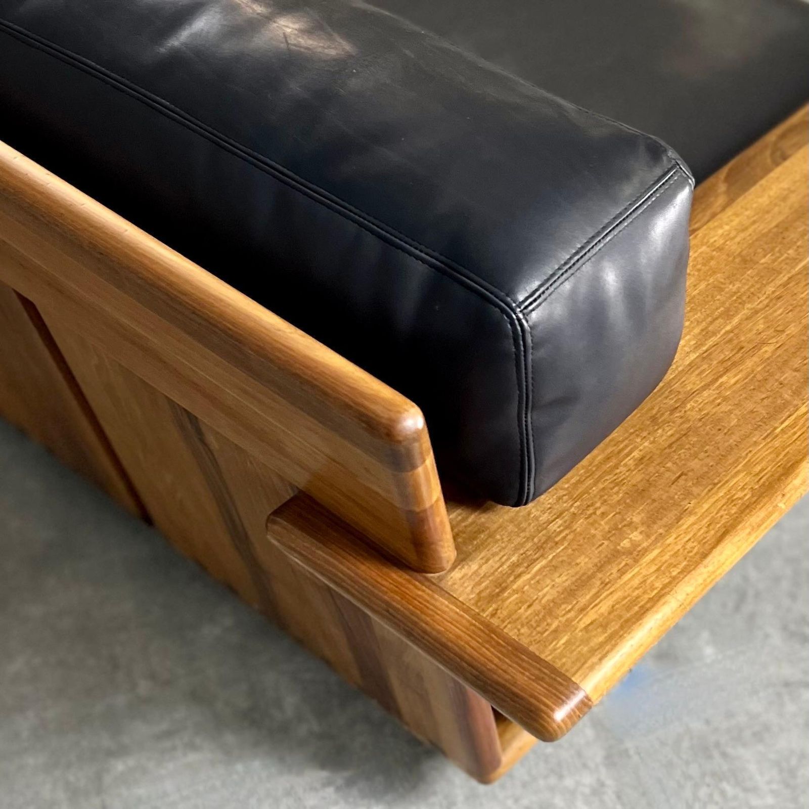 Late 20th Century Black Leather & Walnut Pianura Sectional Sofa By Mario Bellini photo vinterior
