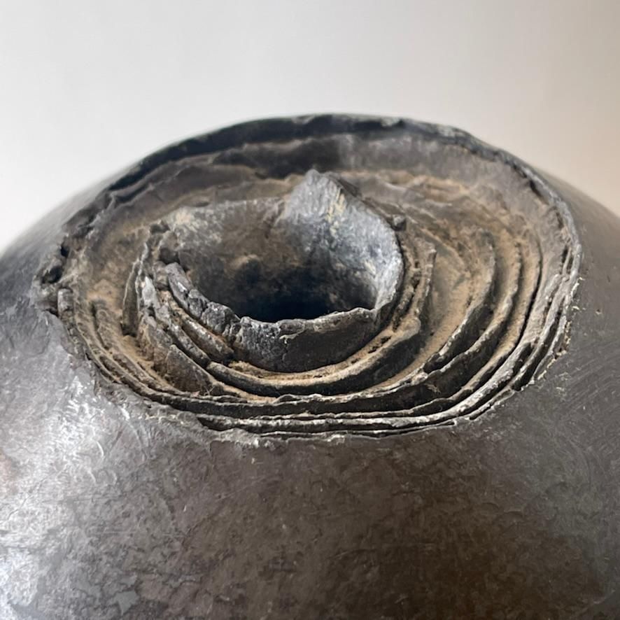 photo vintage Late 20th Century Pair Of Italian Sculptural Black Stoneware Vases By L. Leandri