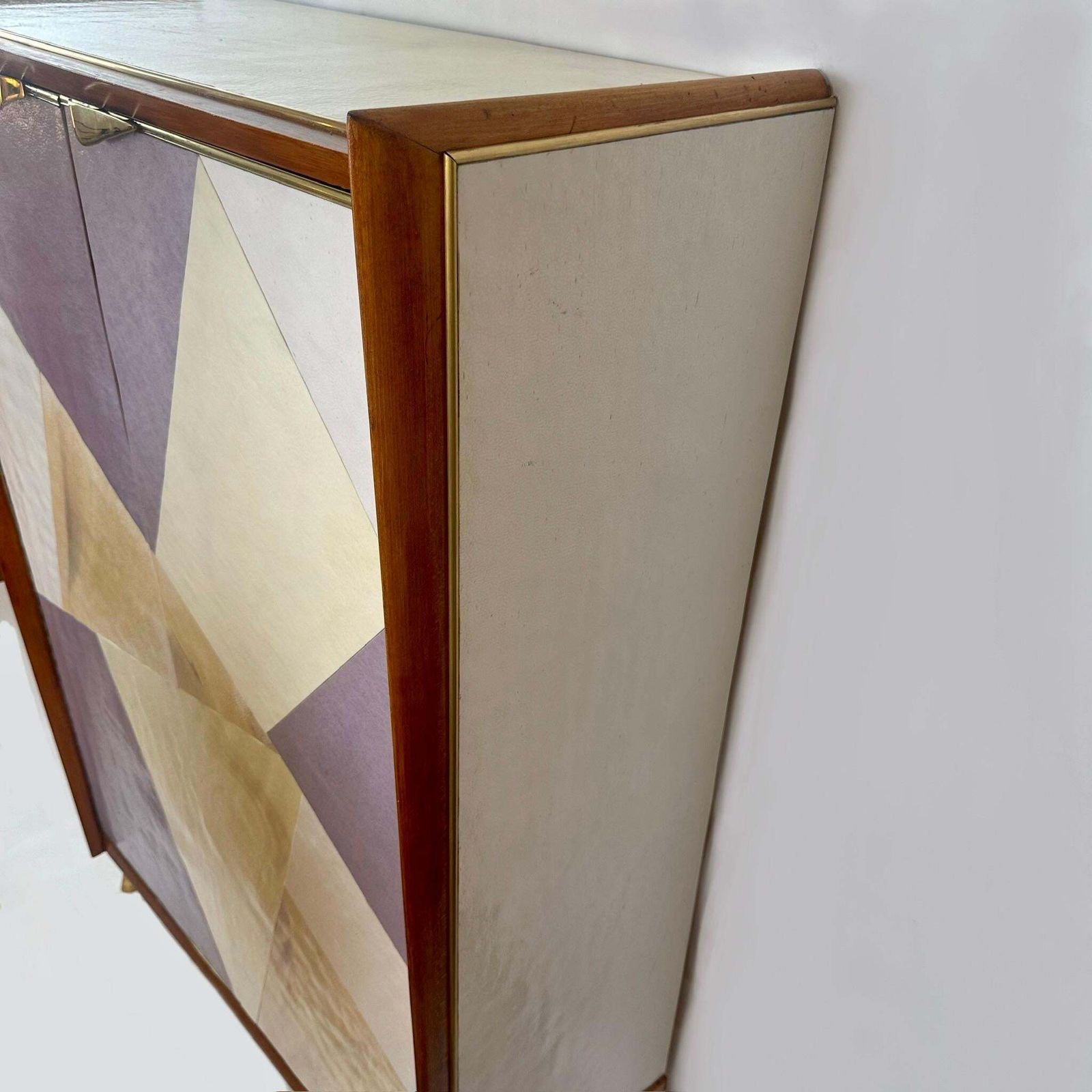 Mid Century Modern Beech Wood, Brass, Mirror & Murano Art Glass Dry Bar Cabinet photo vinterior