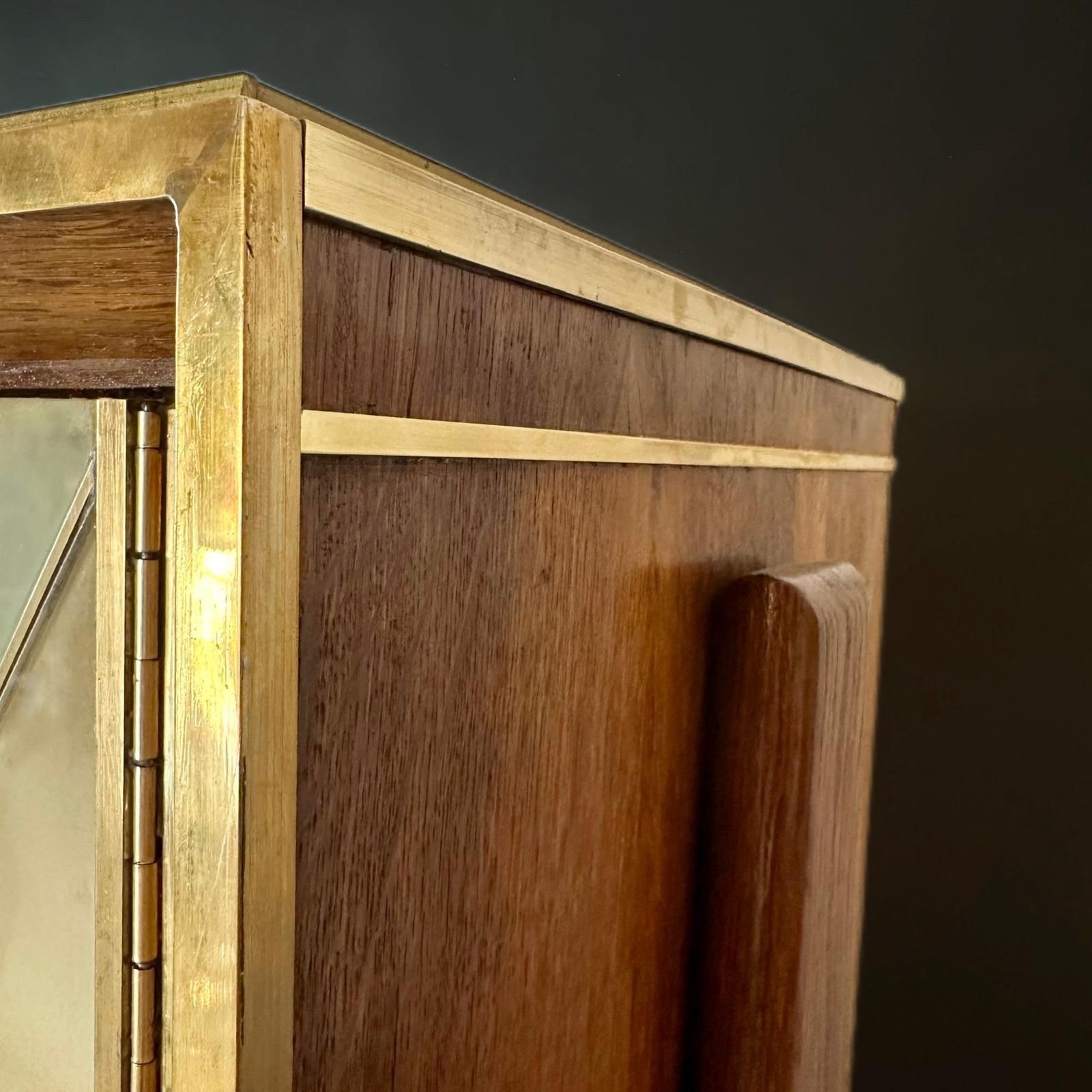 14462.0 Mid Century Modern Oak Wood, Brass, Mirror & Murano Art Glass Dry Bar Cabinet photo