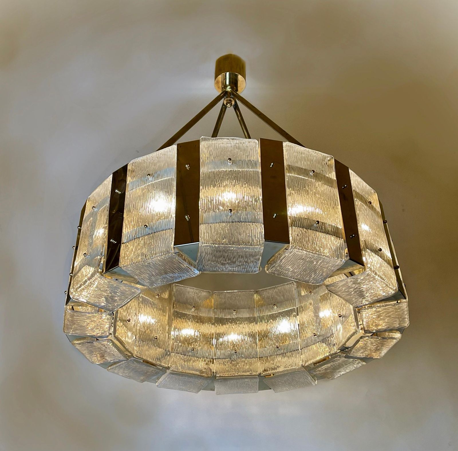 Late 20th Century Round Brass & Transparent Textured Murano Art Glass Chandelier photo furniture