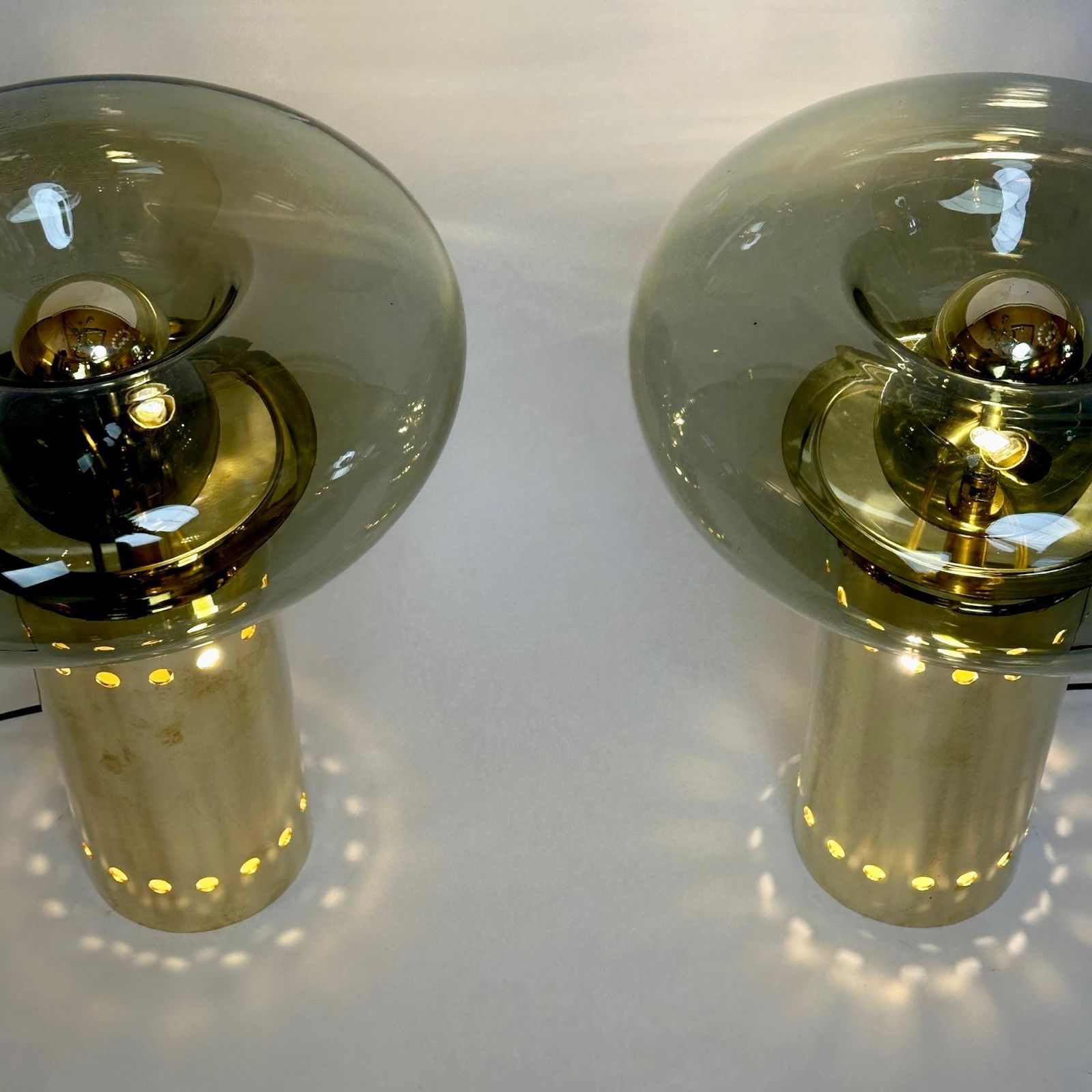 Late 20th Century Pair Of Brass & Smoked Grey Blown Murano Art Glass Table Lamps photo Lighting