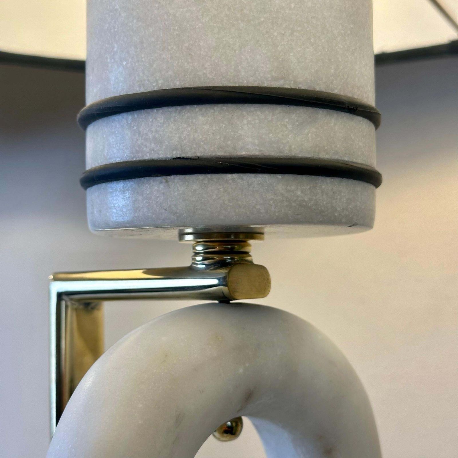 Late 20th Century Pair Of Italian Brass & White Carrara Marble Table Lamps photo Lighting