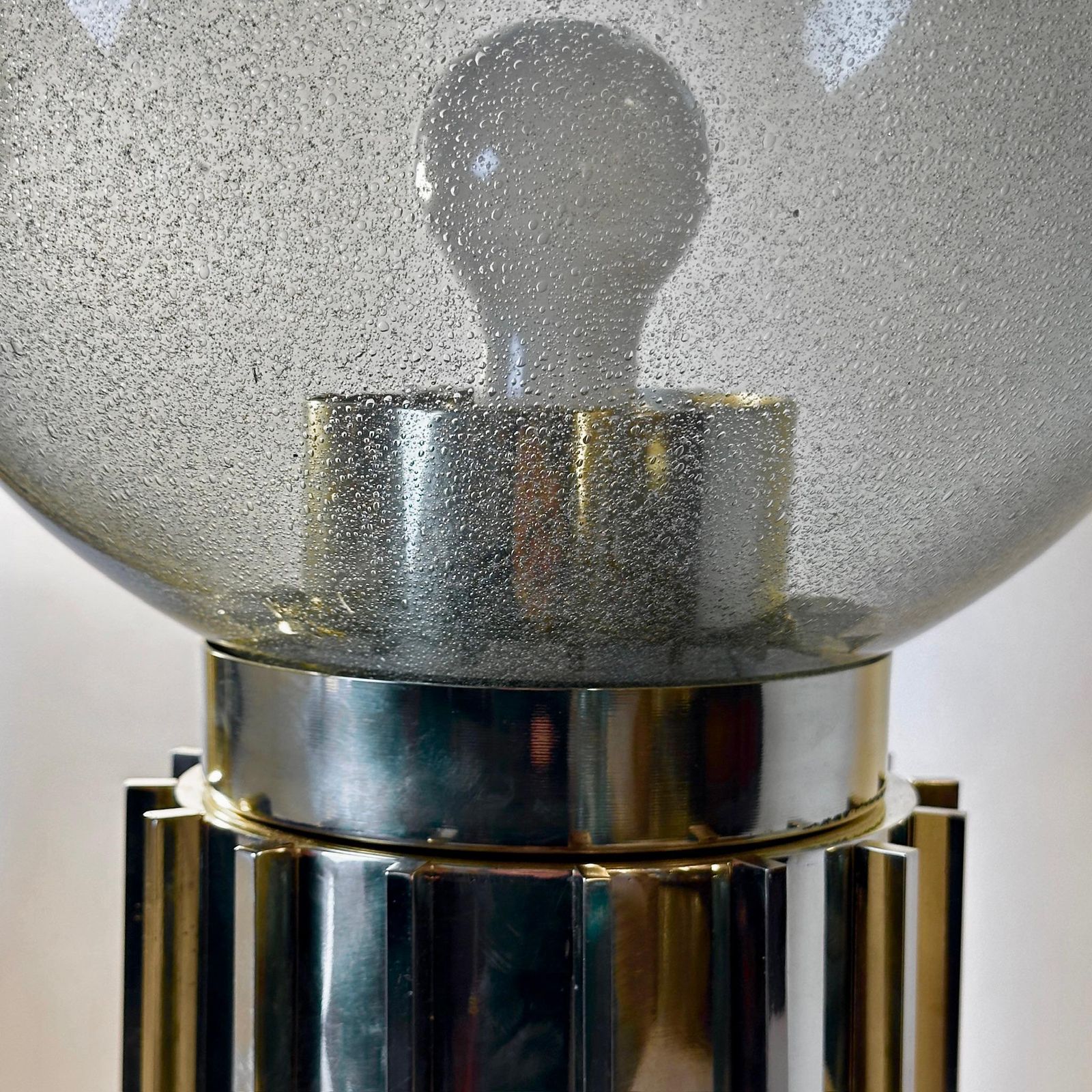 Late 20th Century Pair Of Brass & Smoked Pulegoso Murano Art Glass Table Lamps photo vinterior