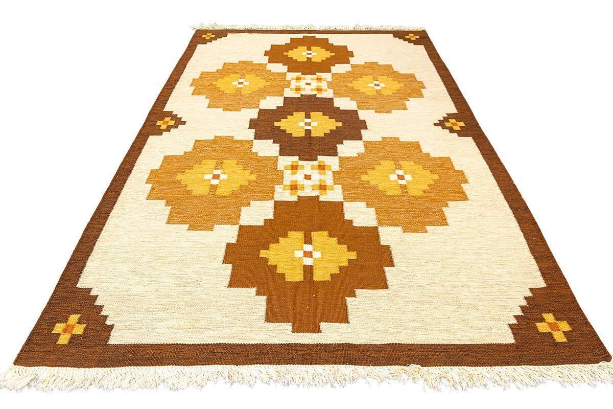 Scandinavian Rug Rollakan Beige Field Color photo furniture