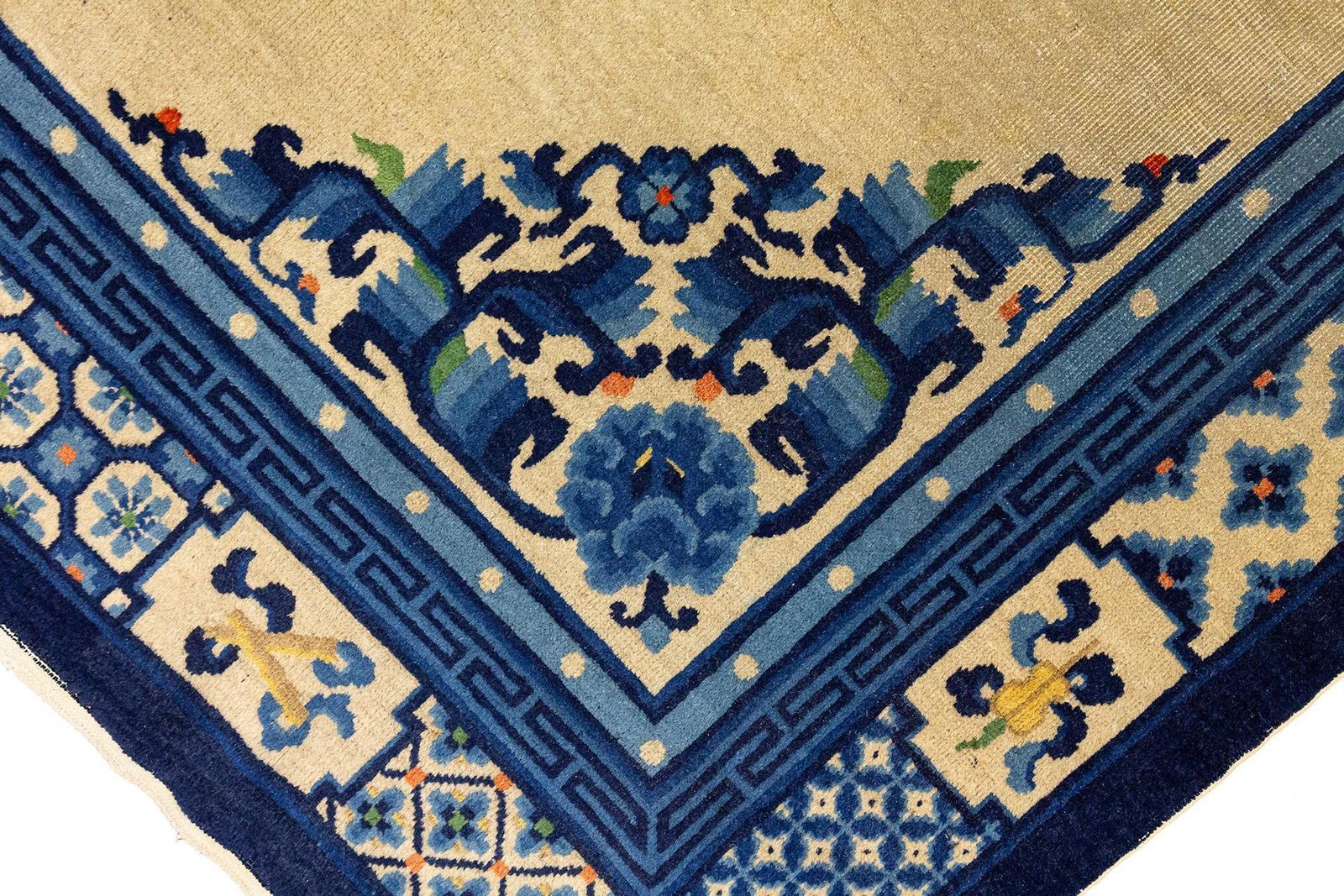 Chinese Rug Peking Ivory Background photo vinterior