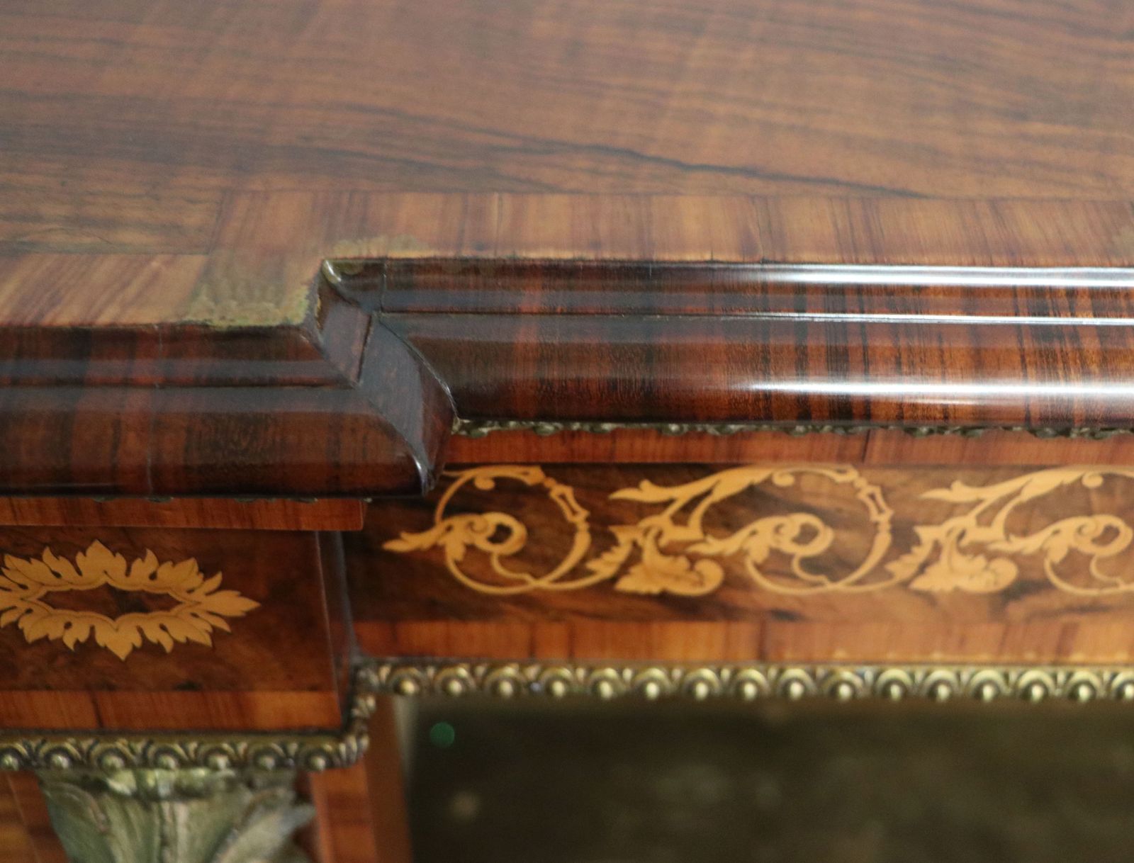 photo vintage A Lovely Victorian Walnut Veneered, Inlaid And Gilt Metal Mounted Credenza Cabinet.