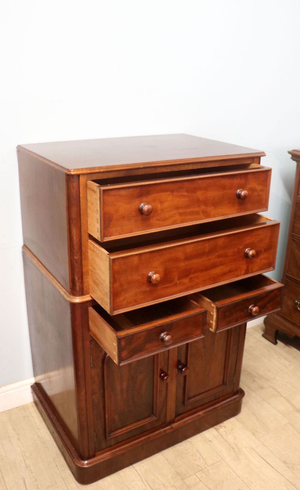 Victorian Quality! A Well Made And Wonderfully Practical Mahogany Side Cabinet. photo vinterior