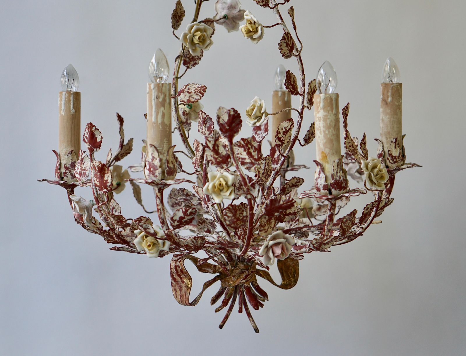 photo furniture Italian Tôle Chandelier With Porcelain Flowers, 1960s