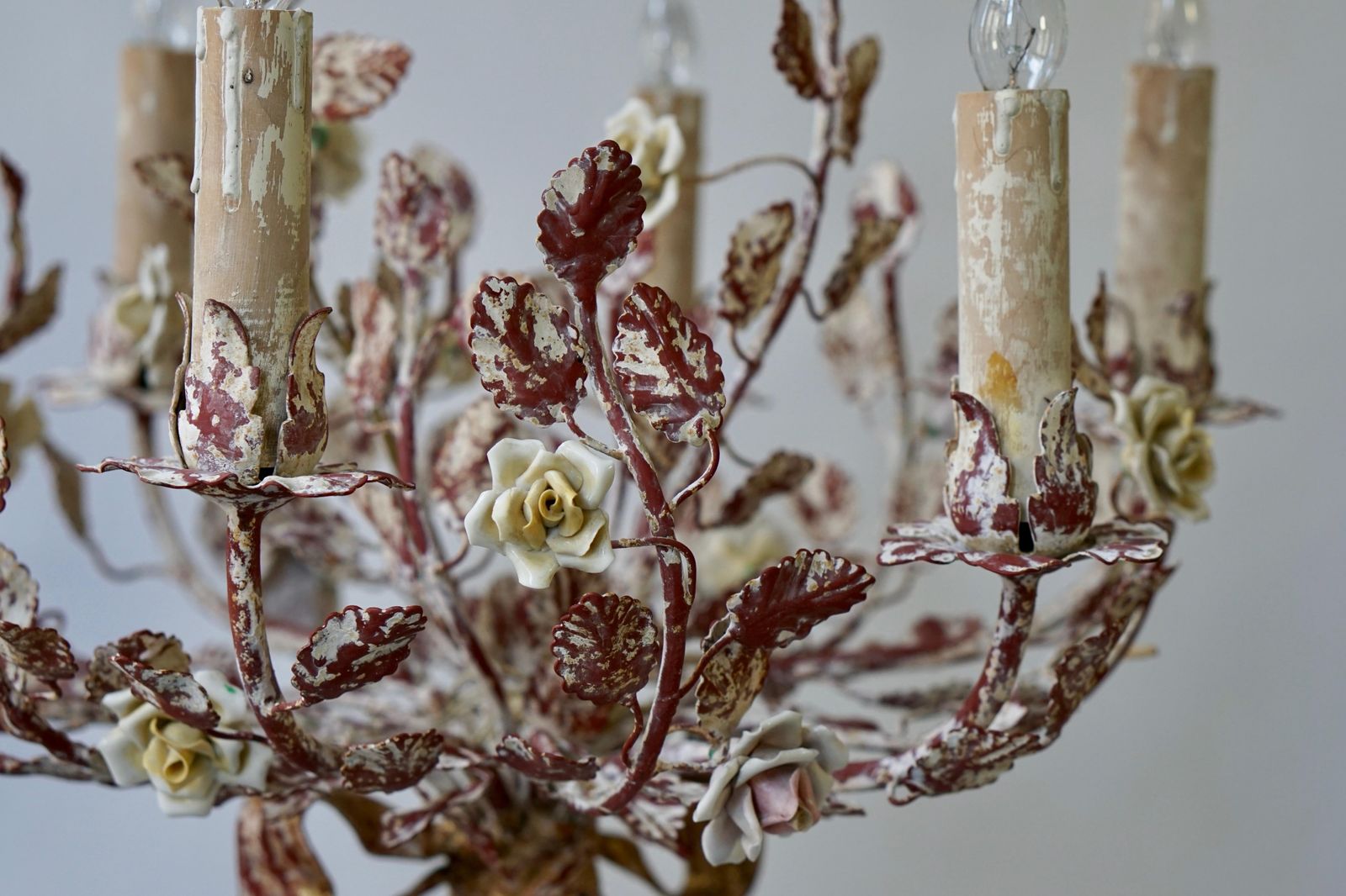 851.0 Italian Tôle Chandelier With Porcelain Flowers, 1960s photo