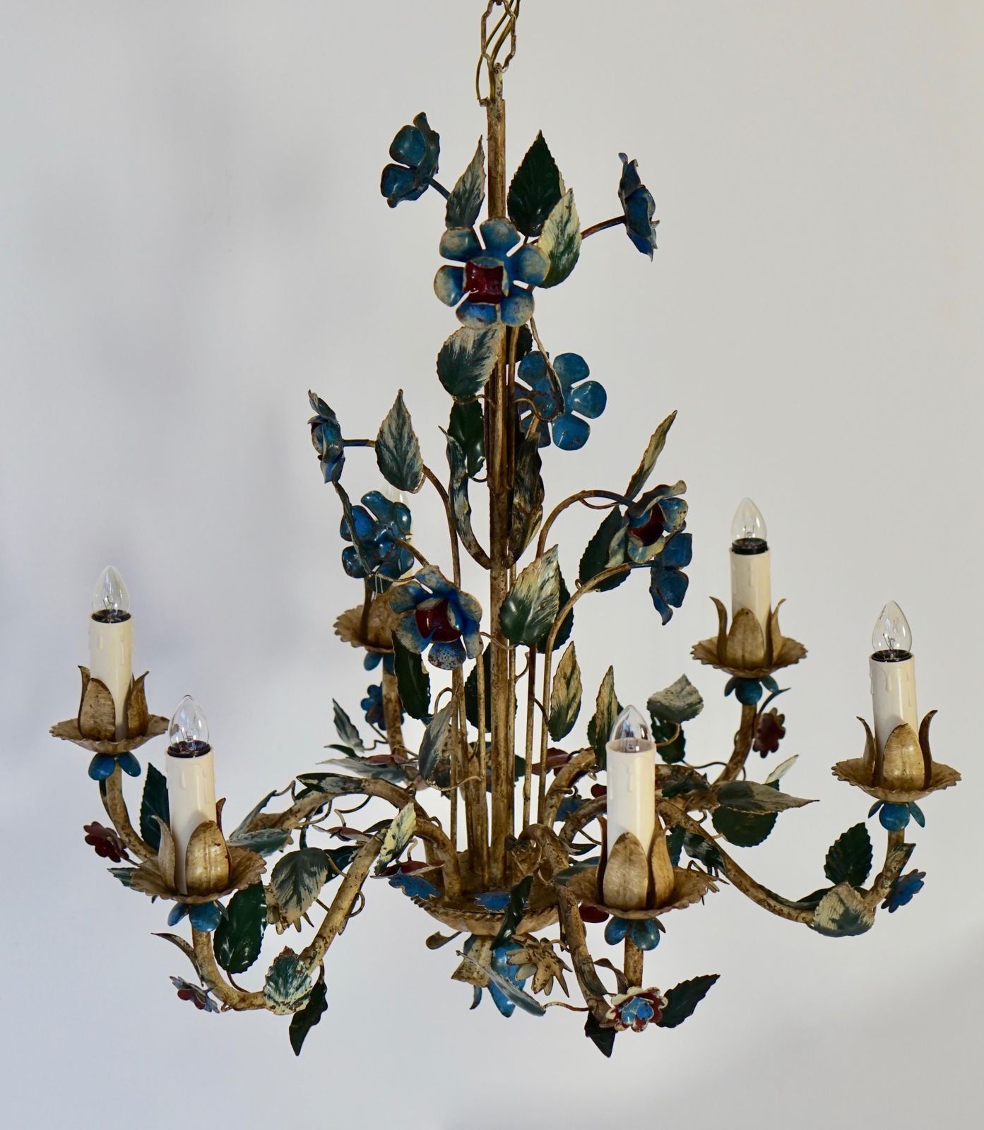 Mid 20th Century Italian Painted Iron And Tole Chandelier With Flowers photo Lighting