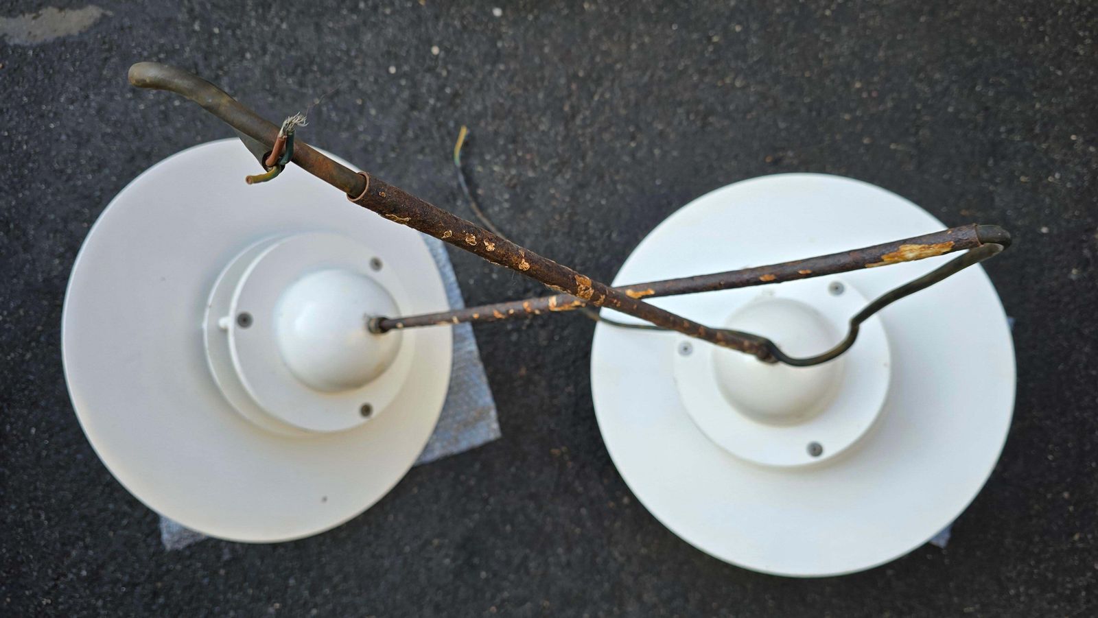 photo vinterior Beautiful Pair Of Louis Poulsen Industrial Lights