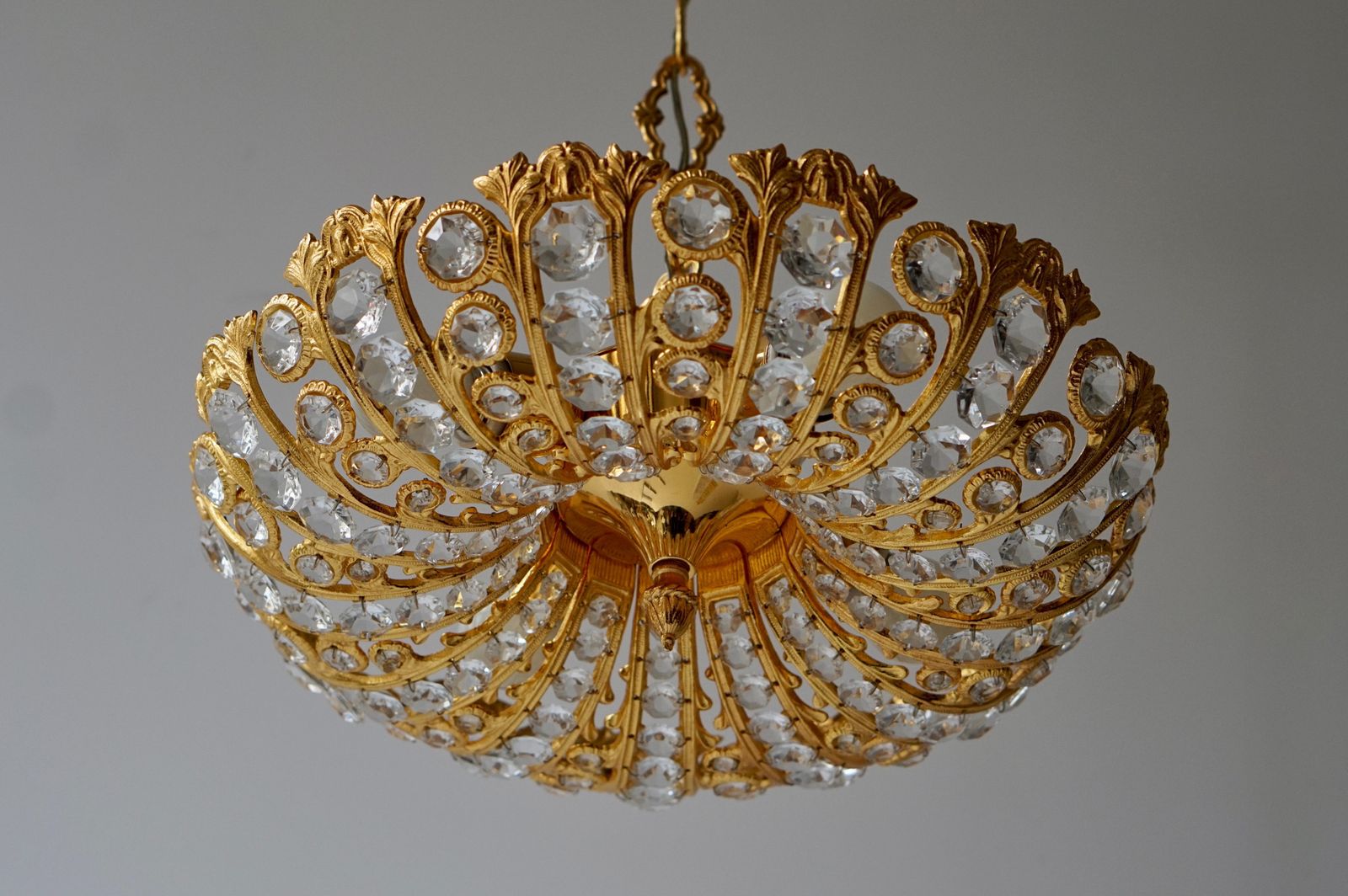 photo vinterior Hollywood Regency Crystal And Gilded Chandelier By Palwa