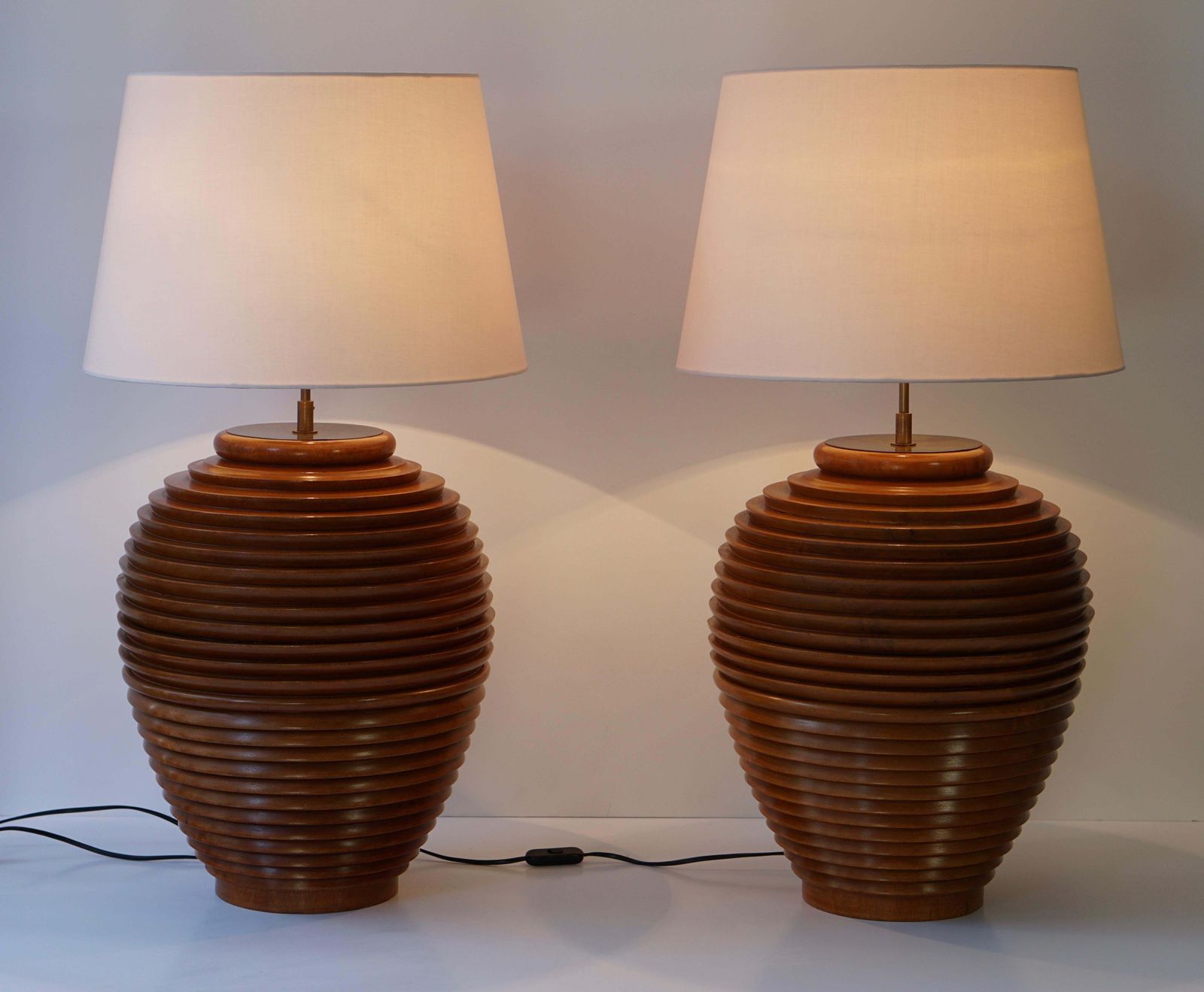 One Large Wooden Table Or Floor Lamp, Birma photo vinterior