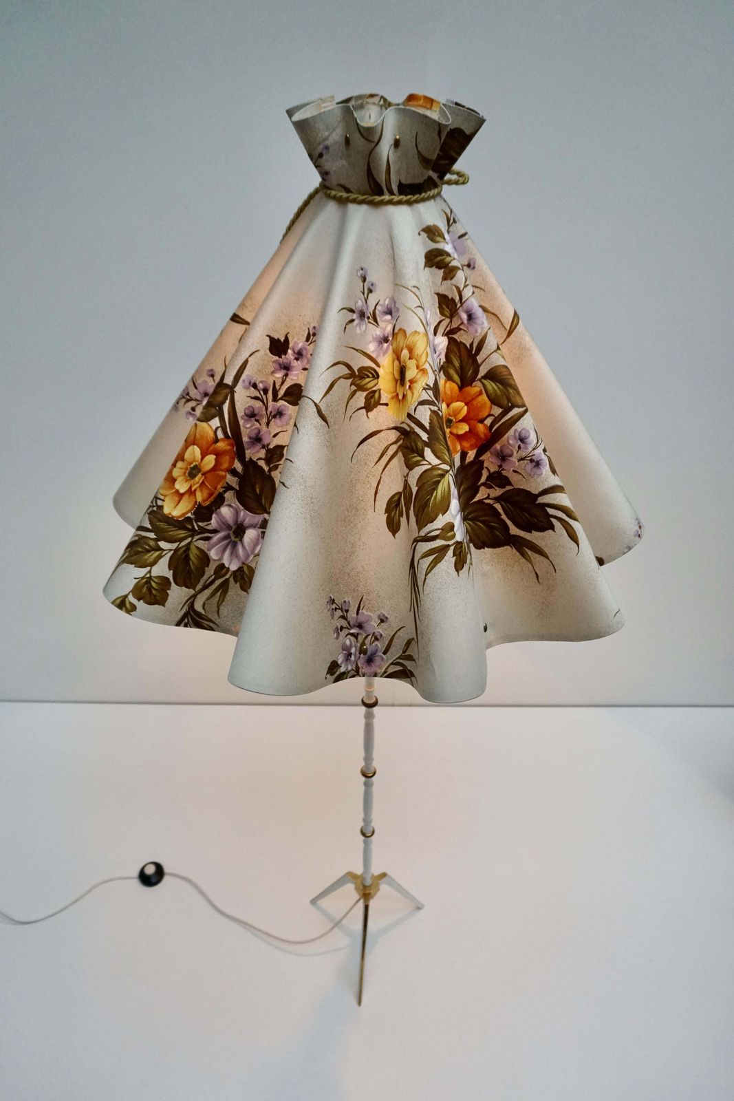 Midcentury Brass Floor Lamp, Flower Shade, Italy photo vinterior