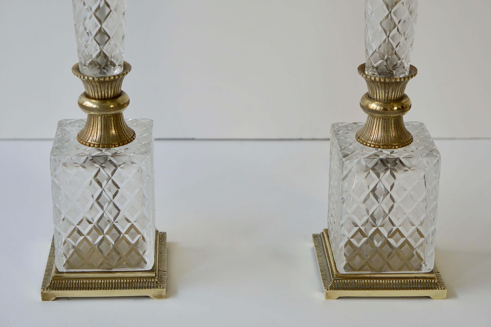 Elegant Italian Pair Of Doré Bronze Cut Crystal Ormolu Column Neoclassical Lamps photo vinterior