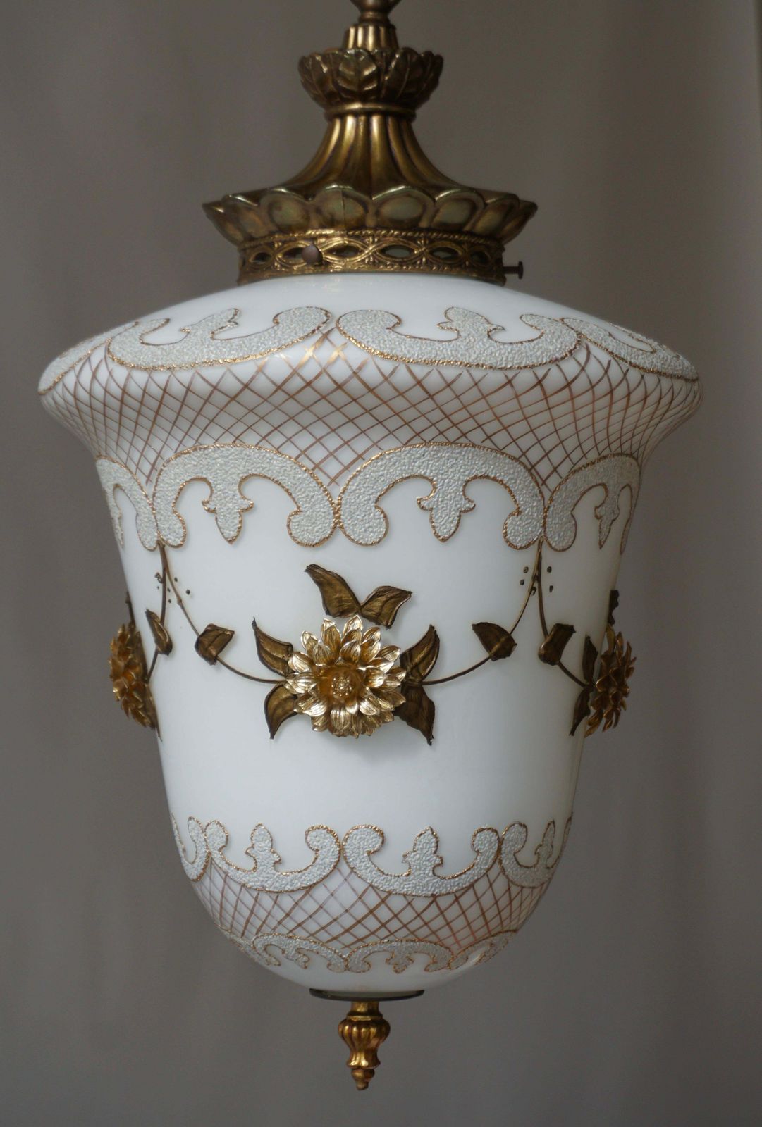 photo vinterior Floral Opaline Glass And Gilt Brass Pendat Light