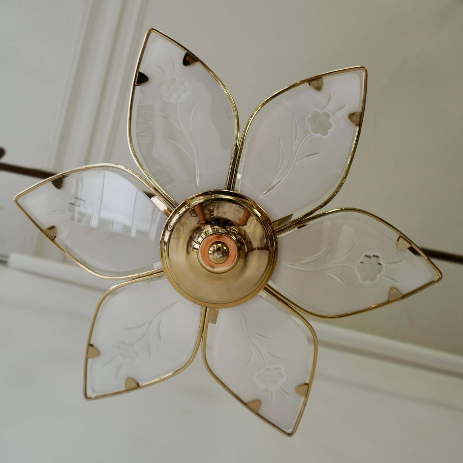 photo furniture Three Lotus Flower And Brass Glass Chandeliers