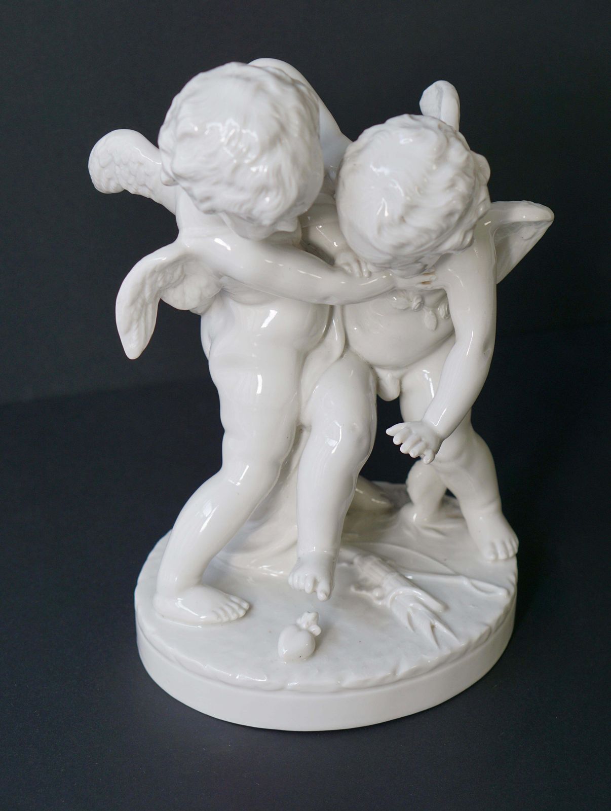 807.0 Porcelain Figurative Sculpture Representing Two Little Angels, Putti photo