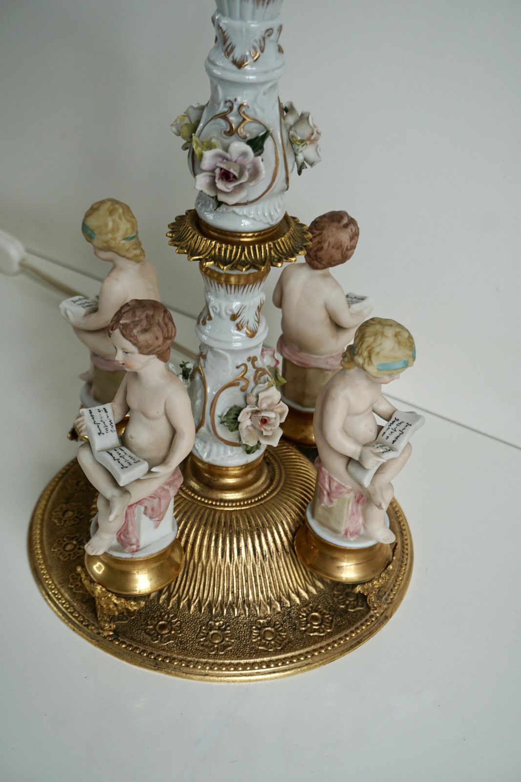 photo vinterior Italian Victorian Porcelain Cherub Lamp