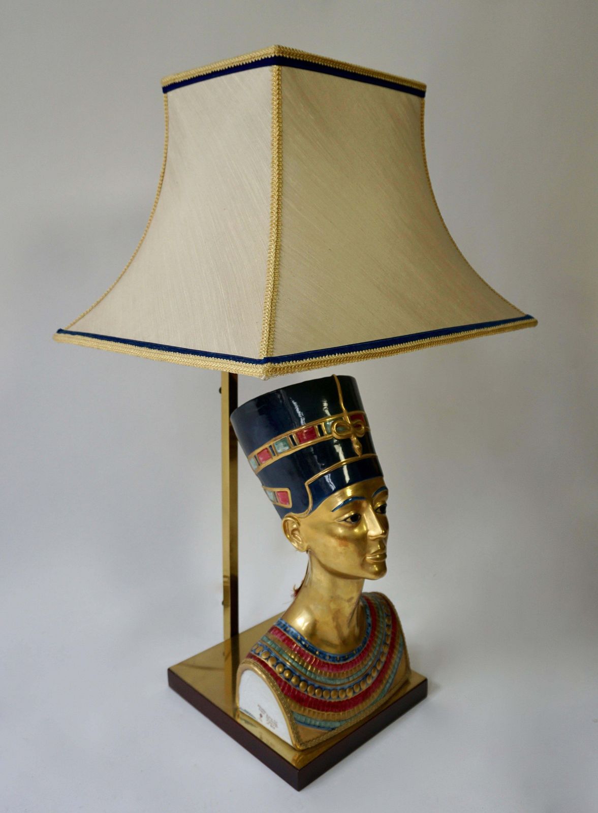 Egyptian Nefertiti Pharoh Queen Busts, Table Lamps By Edoardo Tasca photo for sale