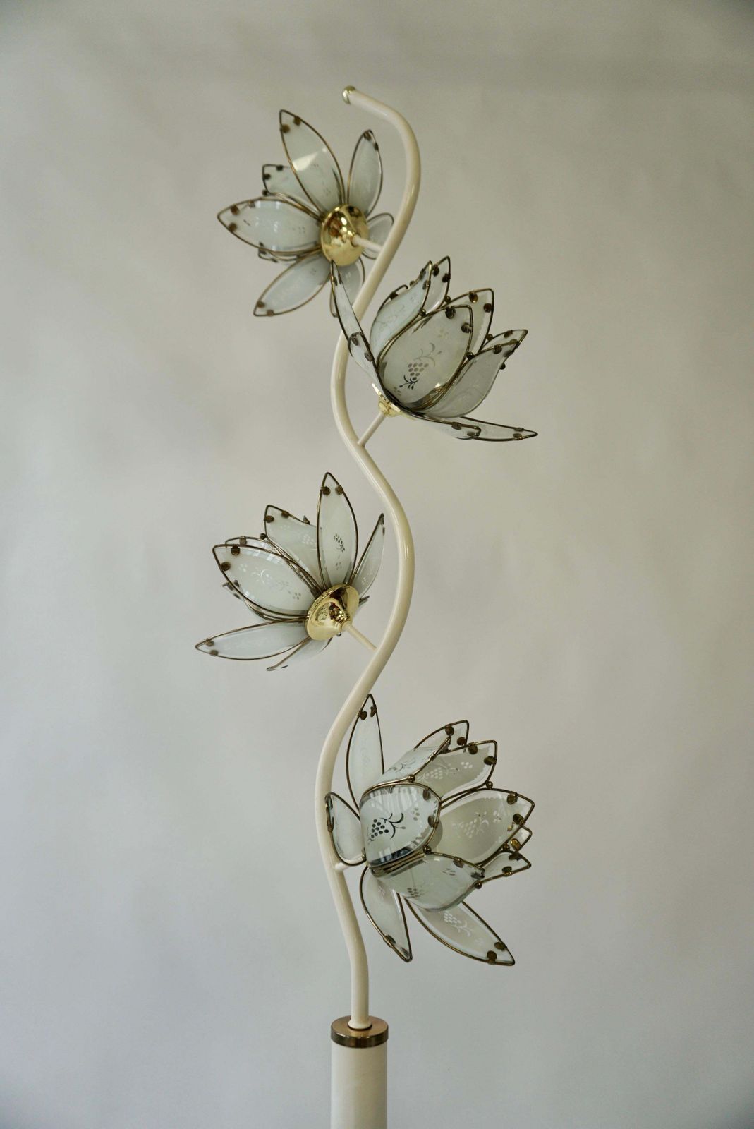 Mid Century Modern Vintage Hollywood Regency White Glass Lotus Flower Floor Lamp photo vinterior