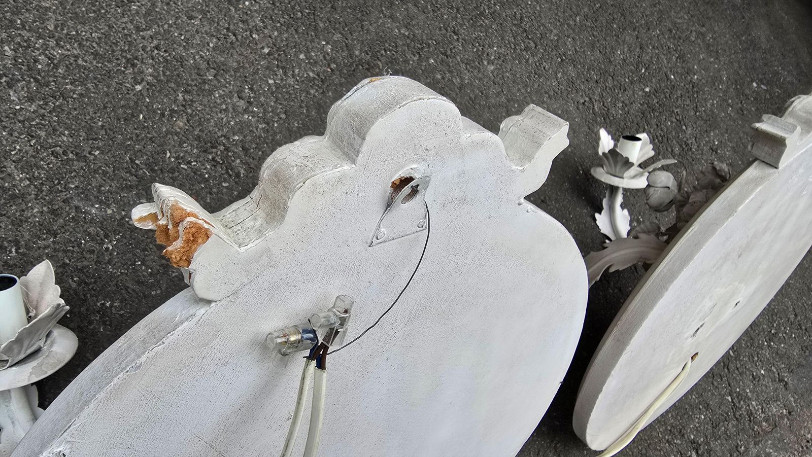 photo vintage Pair Of Vintage Italian White Painted Metal Candle Wall Sconces