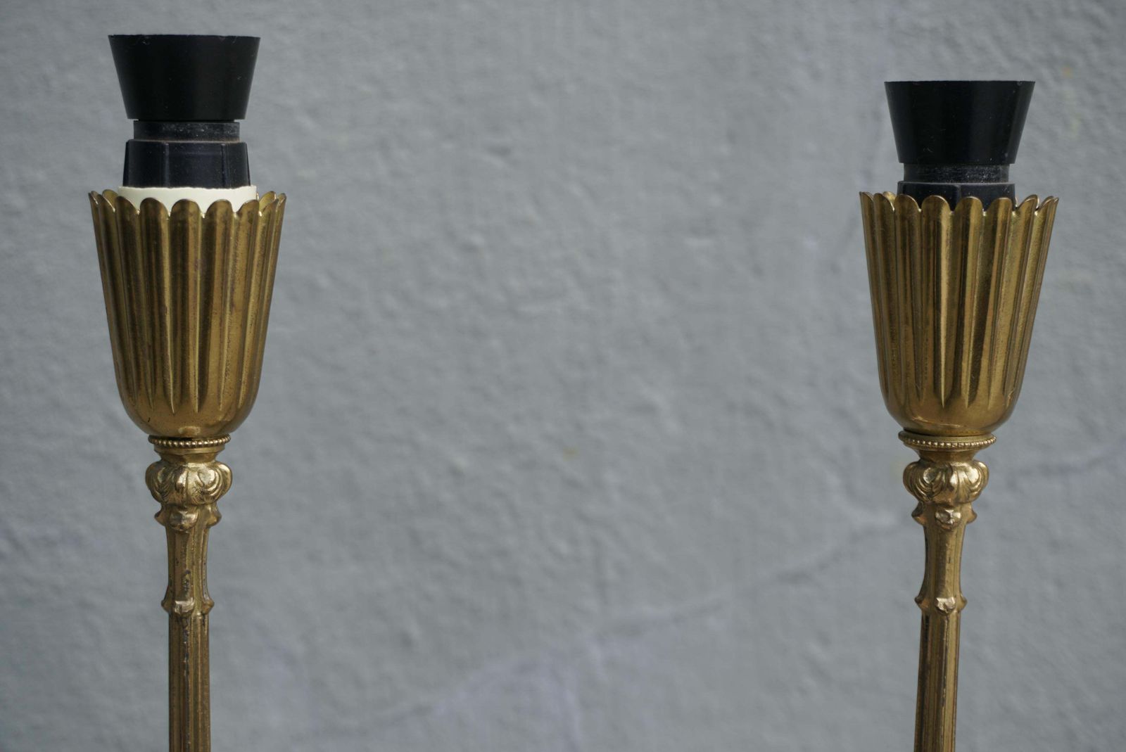 A Pair Of French Porcelain And Brass Floral Lamps photo vinterior
