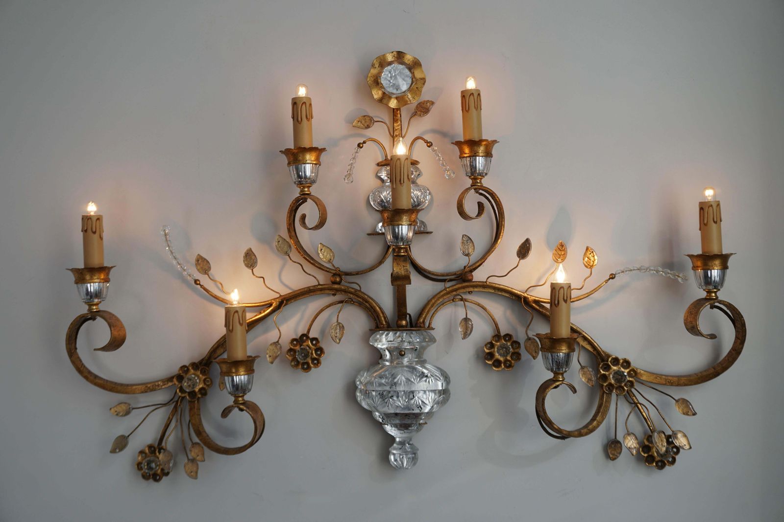 1529.0 Gilded Metal Leaf And Glass Flower Wall Sconce Light Fixture photo