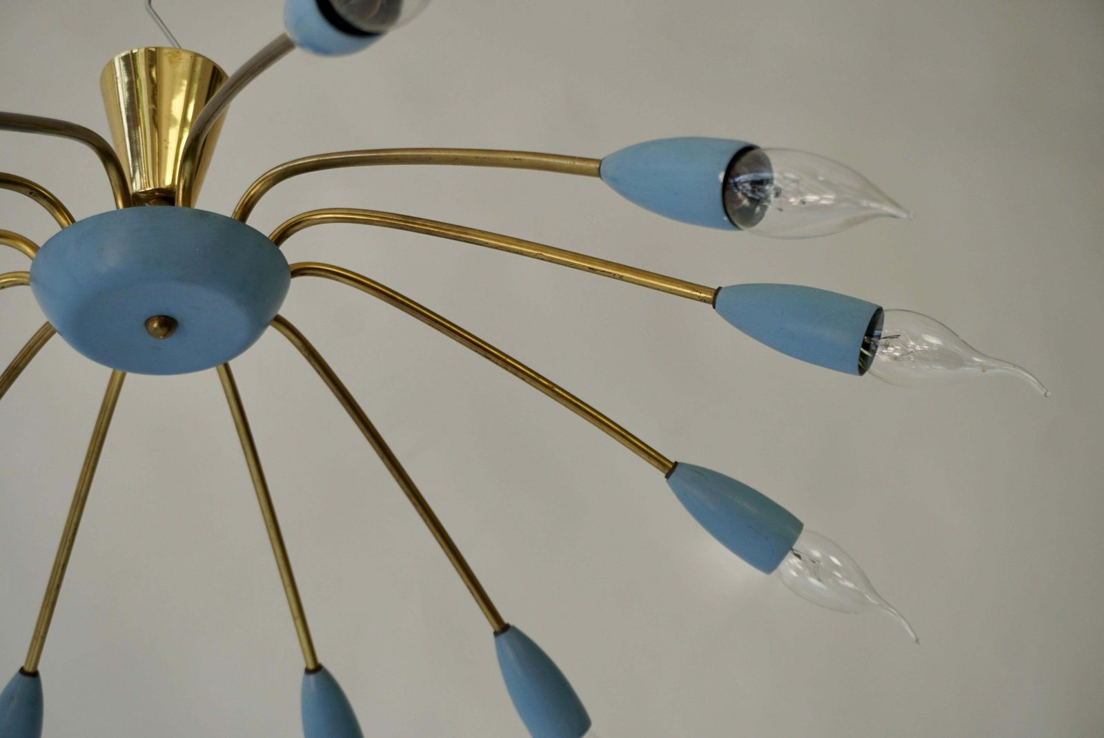 Italian Midcentury Twelve Light Sputnik Flus Chandelier In Stilnovo Style photo vinterior