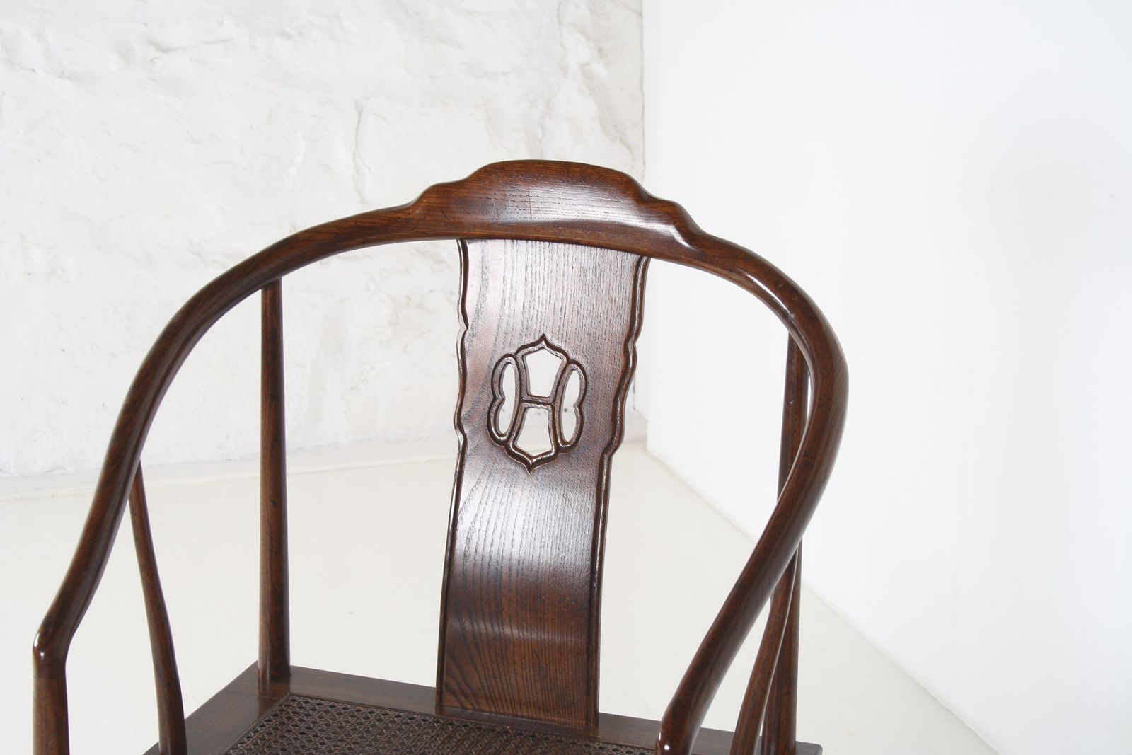 photo furniture An Antique Chinese Horseshoe Hongmu Late Qing Chair