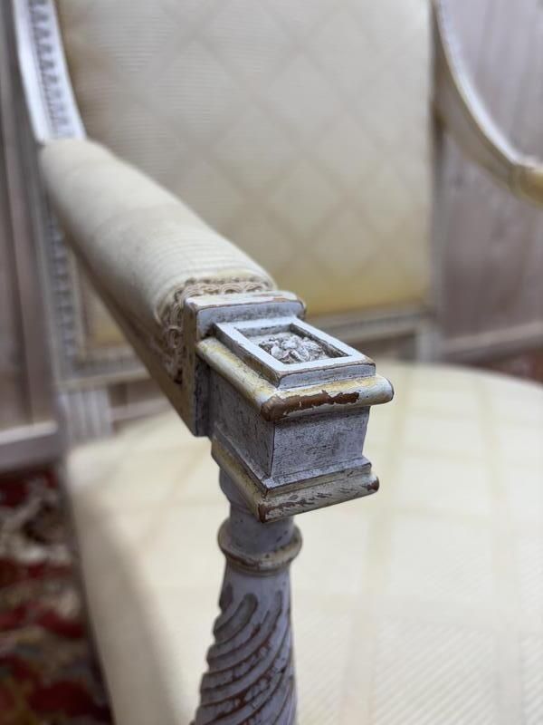 Paire De Fauteuils De Style Louis XVI En Bois Patiné photo buy