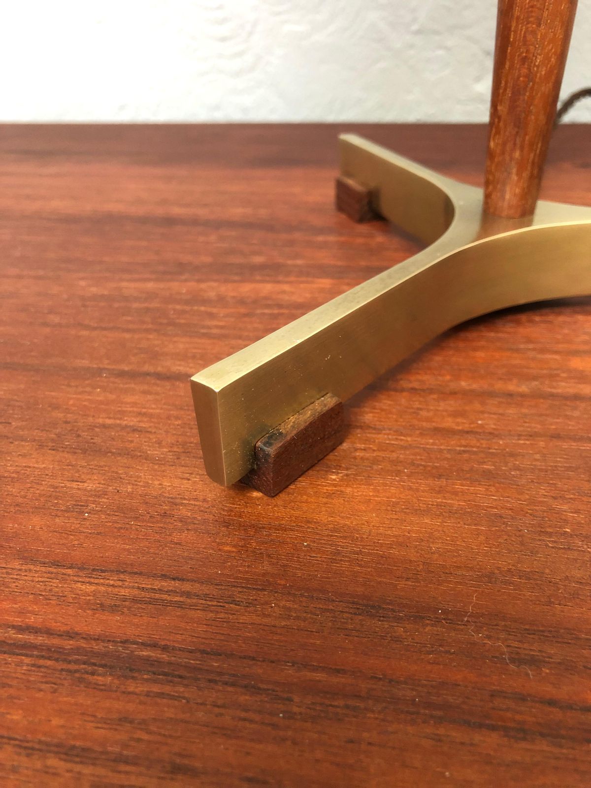 photo furniture Midcentury Jo Hammerborg President Table Lamp For Fog & Mørup In Teak And Brass