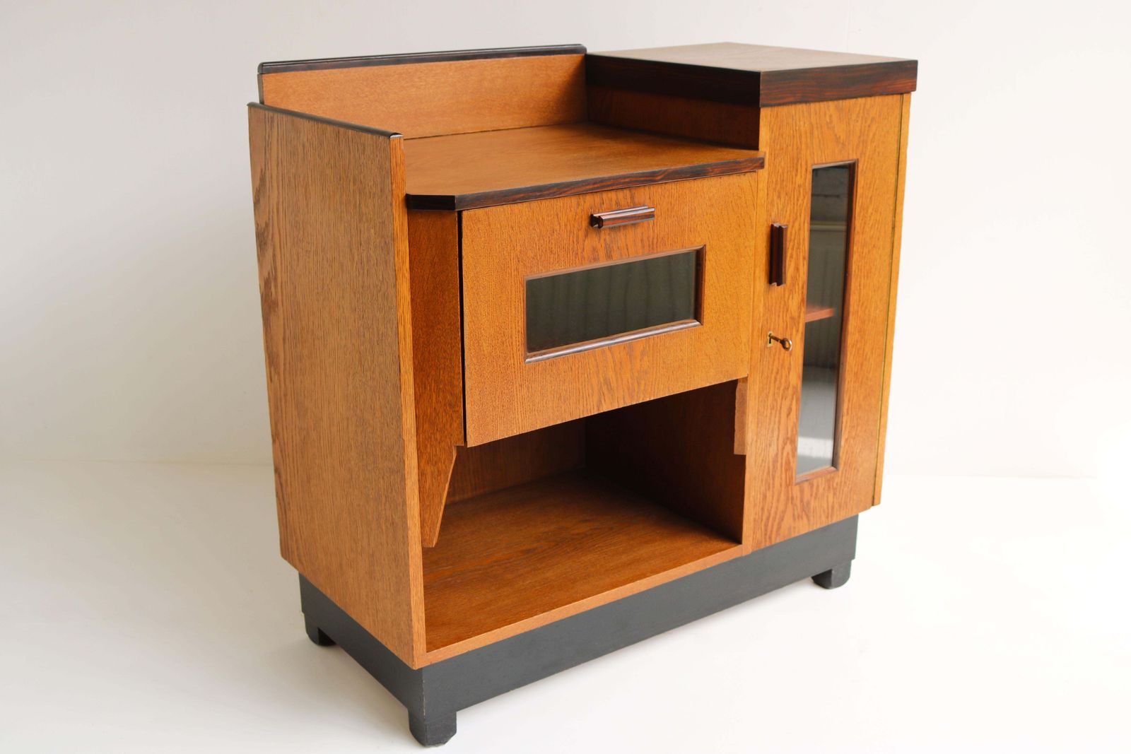 Dutch Art Deco Design By P.E.L Izeren Amsterdam School Tea Cabinet 1920 Oak photo 2724.0