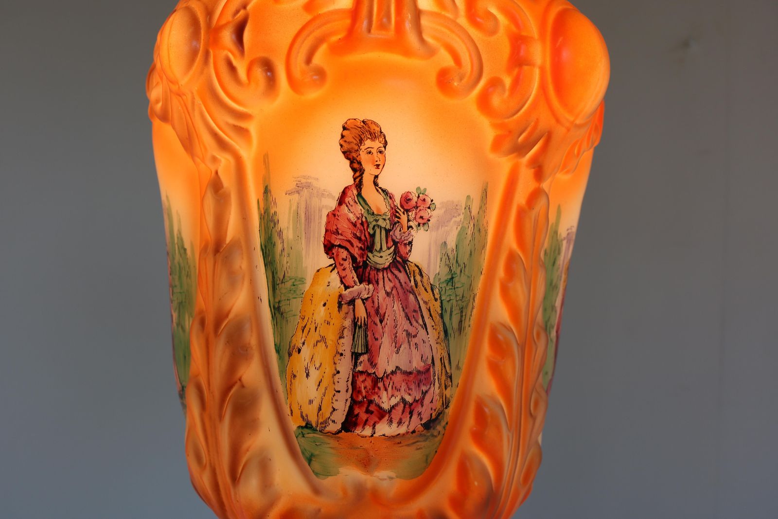 Antieke Franse Handgeschilderde Opaline Hanglamp, Ca. 1910 – Victoriaanse/Renaissance Stijl photo vintage