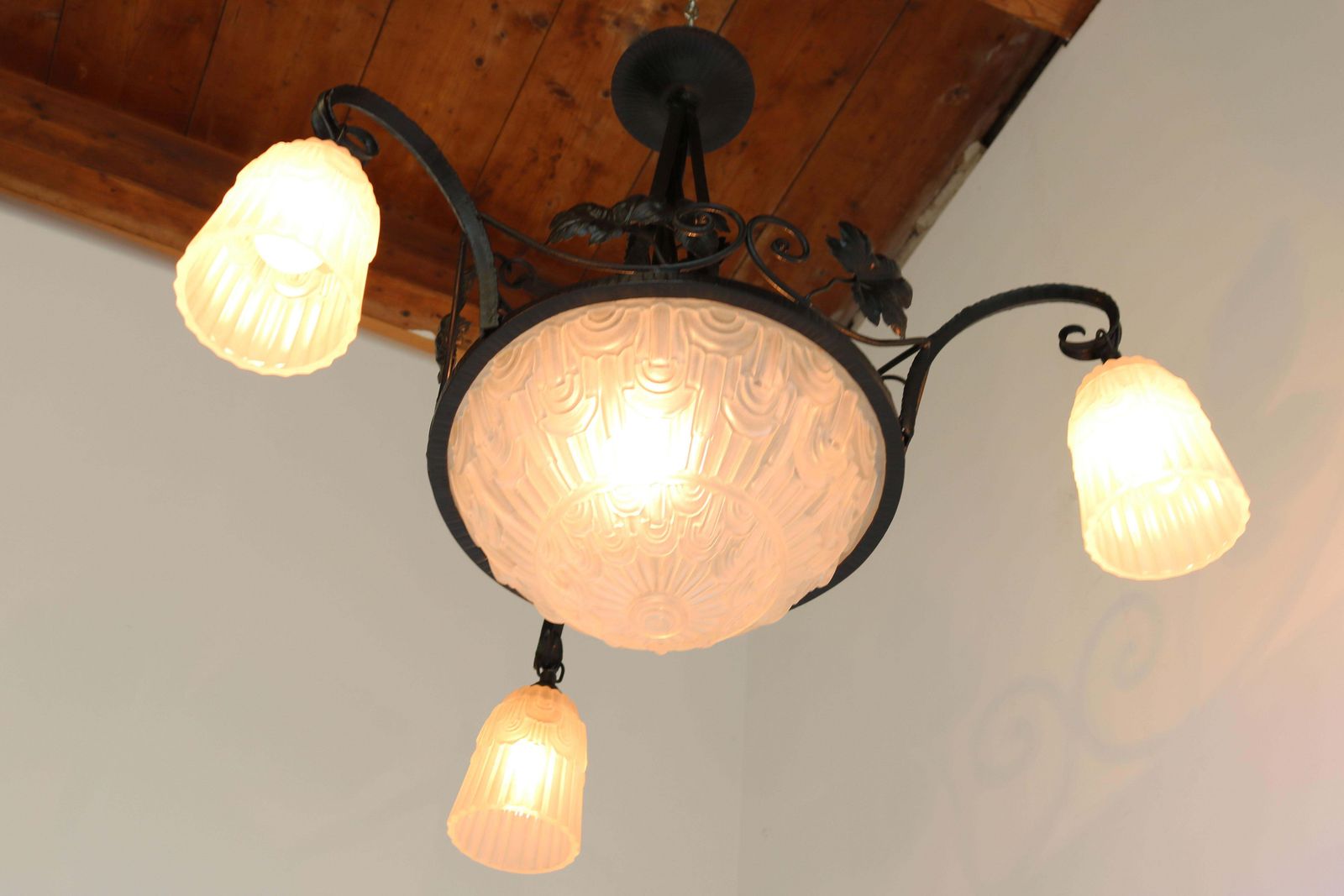 photo vinterior French Antique Wrought Iron Art Deco Chandelier 1930 Frosted Glass Geometric