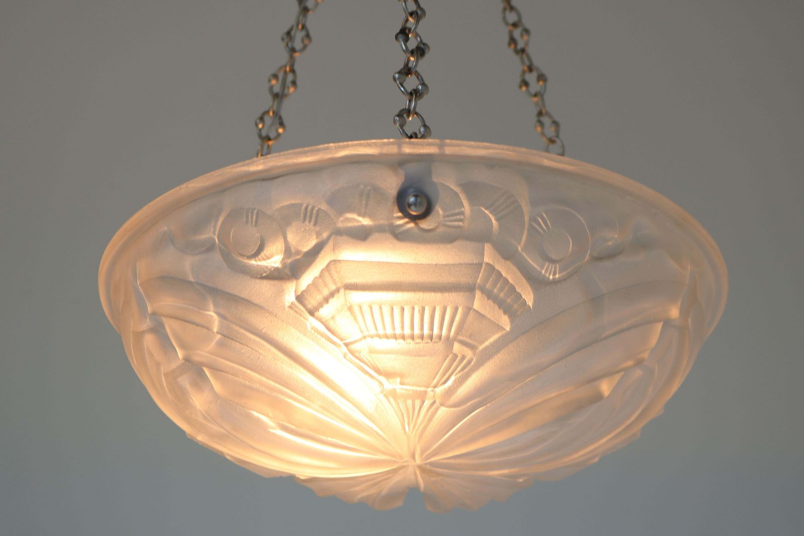 Witte Geometrische Art Deco Hanglamp, Frankrijk 1930, Toegeschreven Aan Henry Mouynet photo furniture