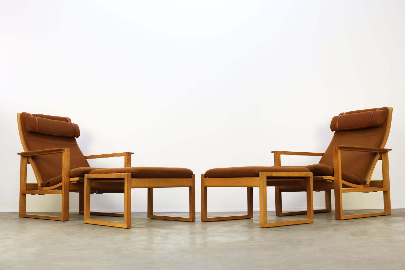 Zeldzaam Paar Model 2254 'Slaedestolen' Fauteuils Van Børge Mogensen Met Ottomans, Ca. Jaren 1950, Wol photo vintage